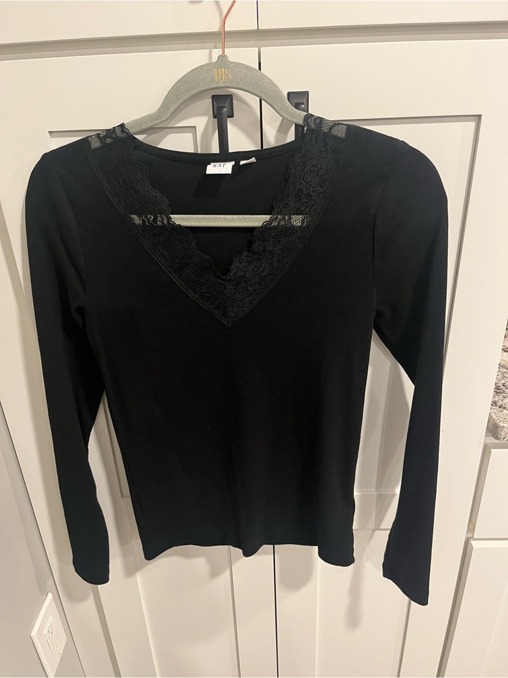 🖤 NEW ~ GAP Black Lace-Trim V-Neck Long Sleeve Top